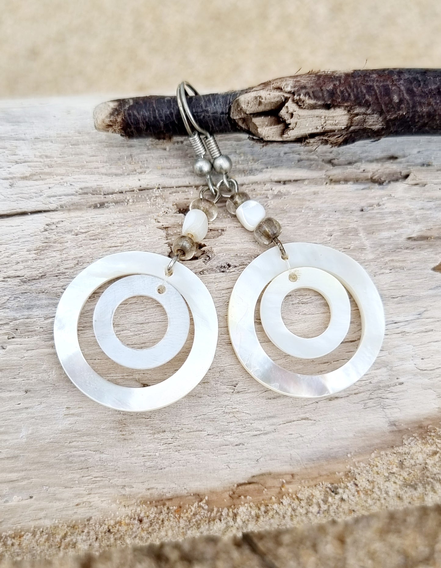 Earrings Shell Dangling Circles 52a