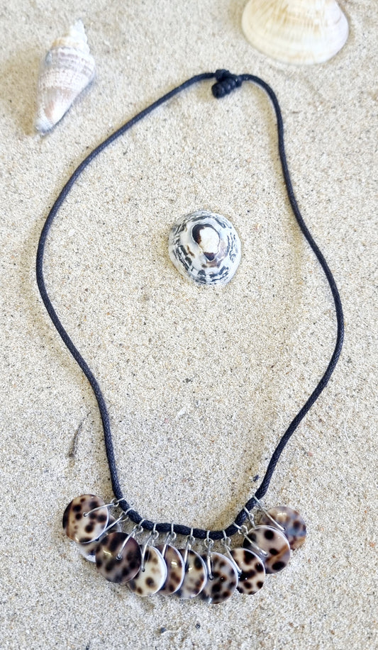 Necklace 003 Tiger Shell Black