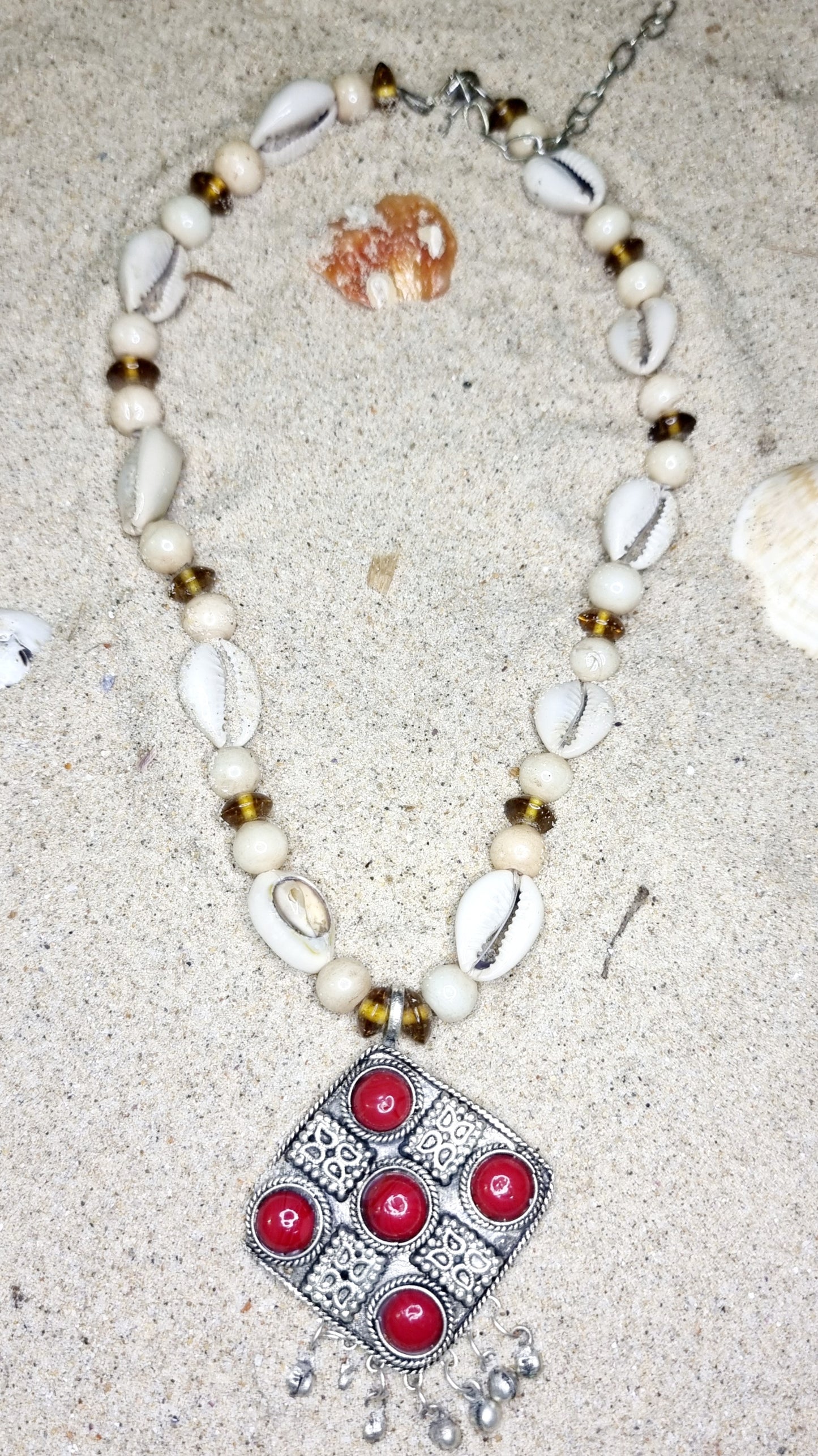 Necklace 111a Cowrie Shell Bead Pendant